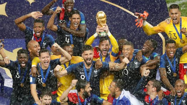 Seleção francesa, campeã na Rússia, recebe a Ordem Nacional da Legião de  Honra