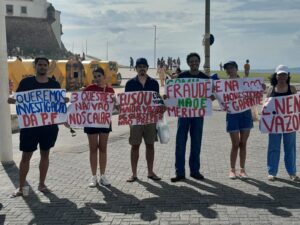 Estudantes se reúnem em Salvador contra o Enem 2025